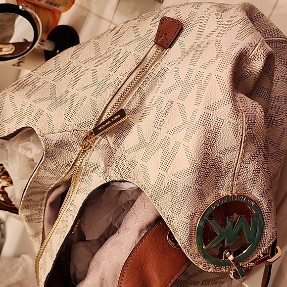 PRICE REDUCED!!!!!! - Picture 7 of 7